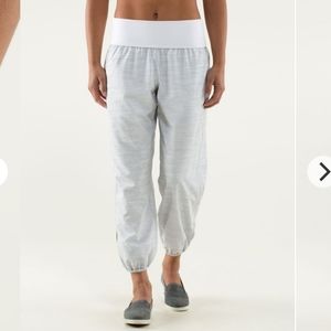 Lululemon Om Pant

Commuter Denim White / Fossil /